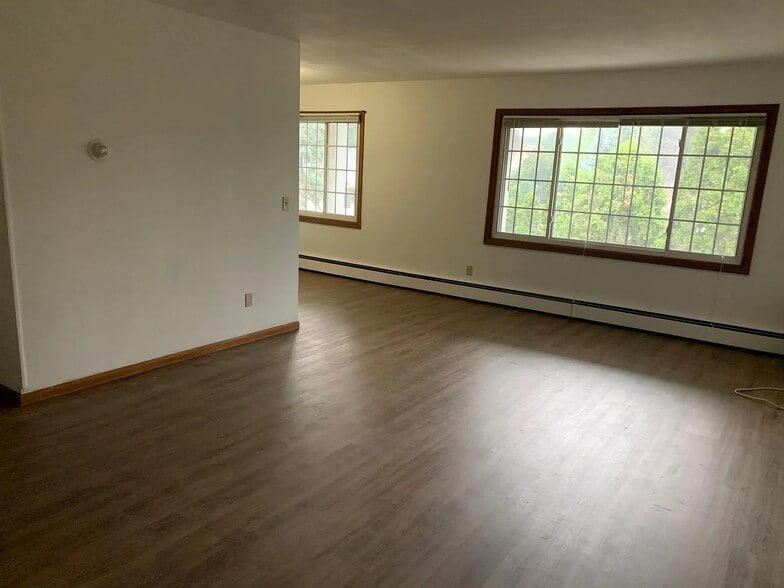 4001 Mavelle Dr, Edina, MN for sale - Building Photo - Image 2 of 18