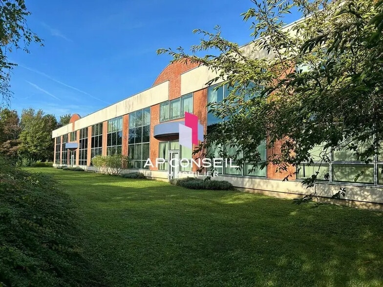Office in Guyancourt for lease - Building Photo - Image 2 of 6