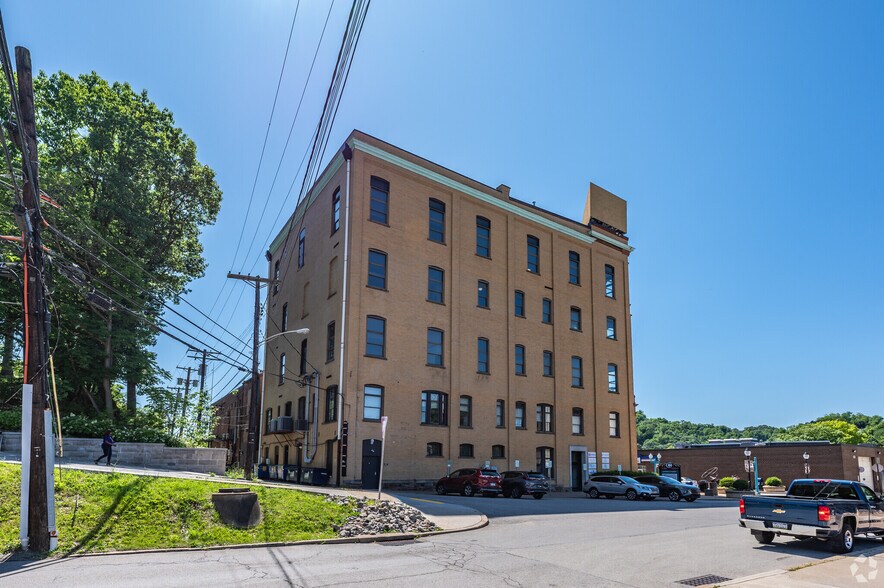 146-150 E Main St, Carnegie, PA à louer - Photo du bâtiment - Image 3 de 13
