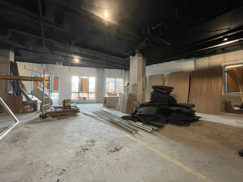 411 Meeker Ave, Brooklyn, NY à louer - Photo du bâtiment - Image 3 de 5