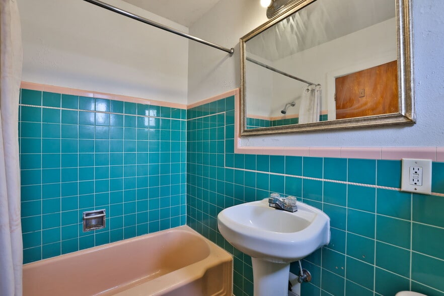 620 W Colorado Ave, Colorado Springs, CO for sale - Interior Photo - Image 3 of 36