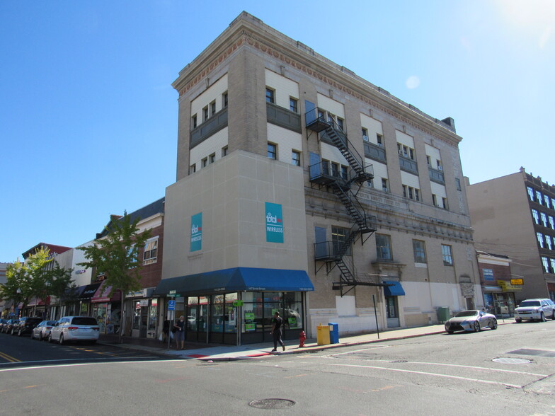 147 Smith St, Perth Amboy, NJ for lease - Building Photo - Image 1 of 6