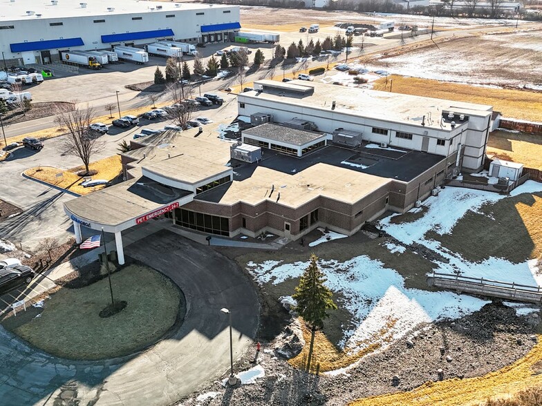 4706 New Horizons Blvd, Appleton, WI for sale - Building Photo - Image 3 of 25