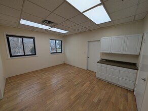 221-223 Stirling Rd, Warren, NJ à louer Photo intérieure- Image 2 de 11