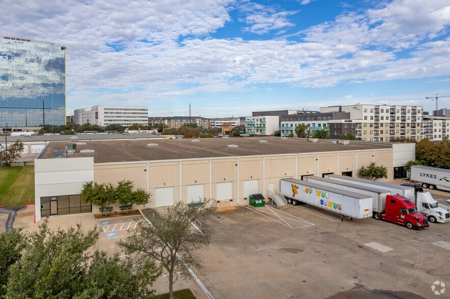 2525 Kramer Ln, Austin, TX à louer - Photo du bâtiment - Image 2 de 5