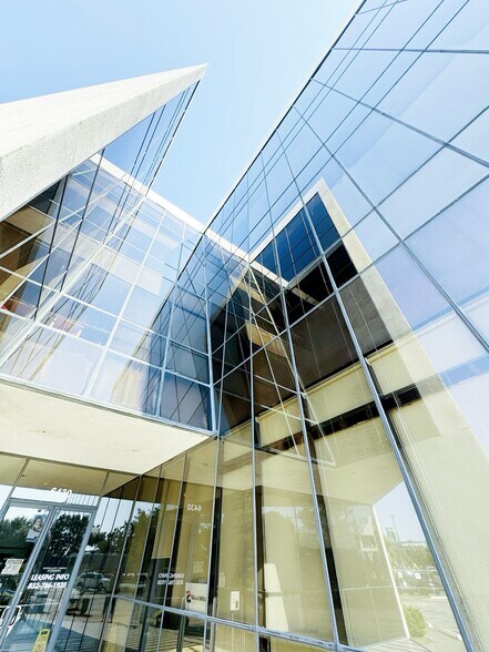 6430 Richmond Ave, Houston, TX à louer - Photo du bâtiment - Image 3 de 15