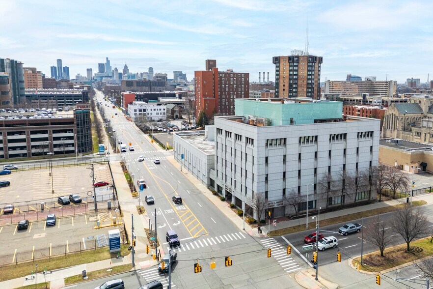 110 E Warren Ave, Detroit, MI for lease - Primary Photo - Image 1 of 9