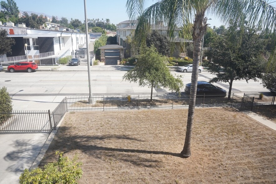 1429 N Fair Oaks Ave, Pasadena, CA for sale - Building Photo - Image 3 of 18