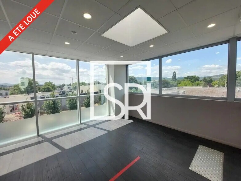 Office in Clermont-Ferrand for lease - Building Photo - Image 1 of 18