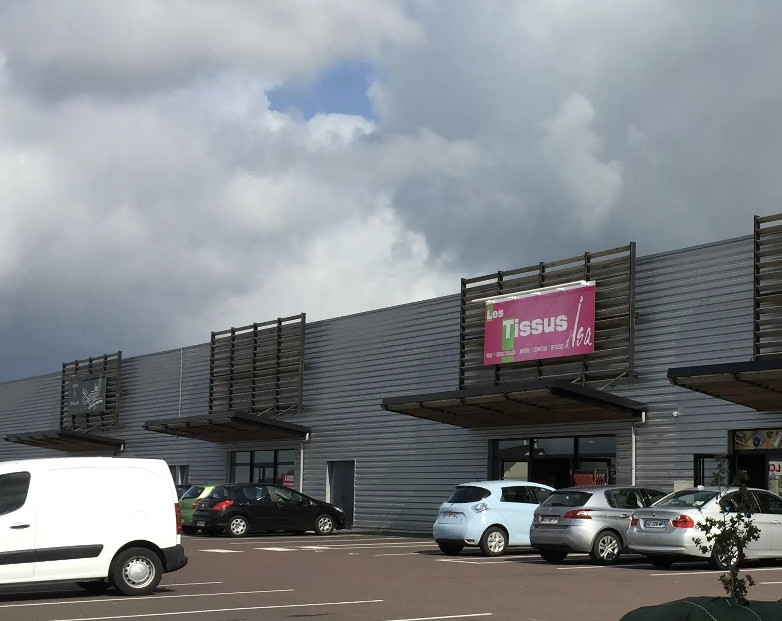 Commerce de détail dans Cherbourg-en-Cotentin à louer Photo du bâtiment- Image 1 de 2
