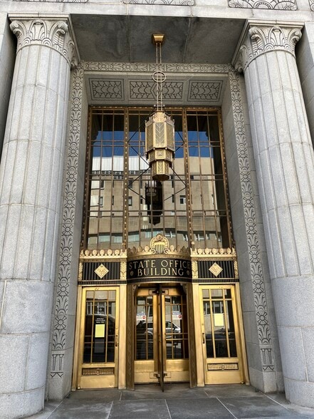 1 W Wilson St, Madison, WI à vendre - Photo du bâtiment - Image 2 de 17