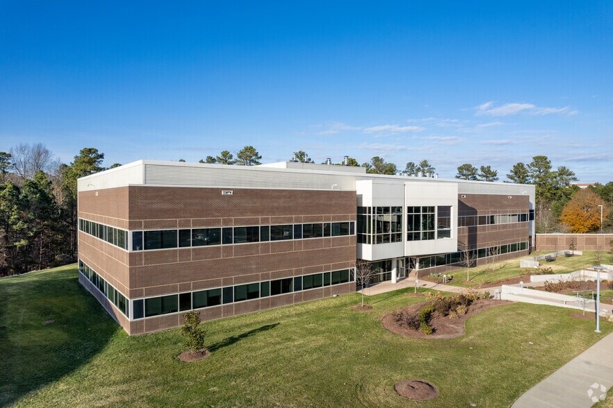 7010 Kit Creek Rd, Morrisville, NC à louer - Photo du bâtiment - Image 2 de 9