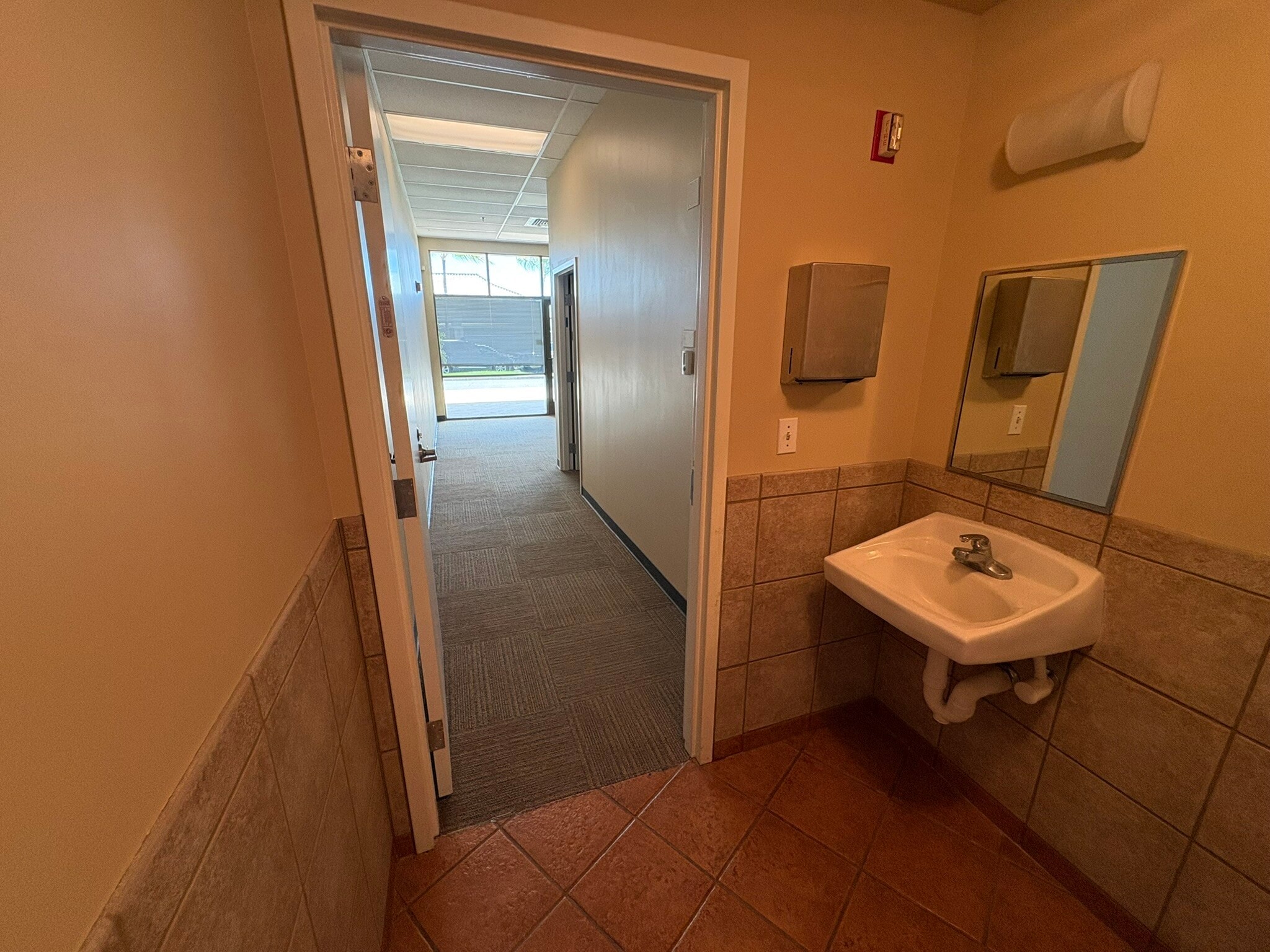 91-590 Farrington Hwy, Kapolei, HI for lease Interior Photo- Image 1 of 8