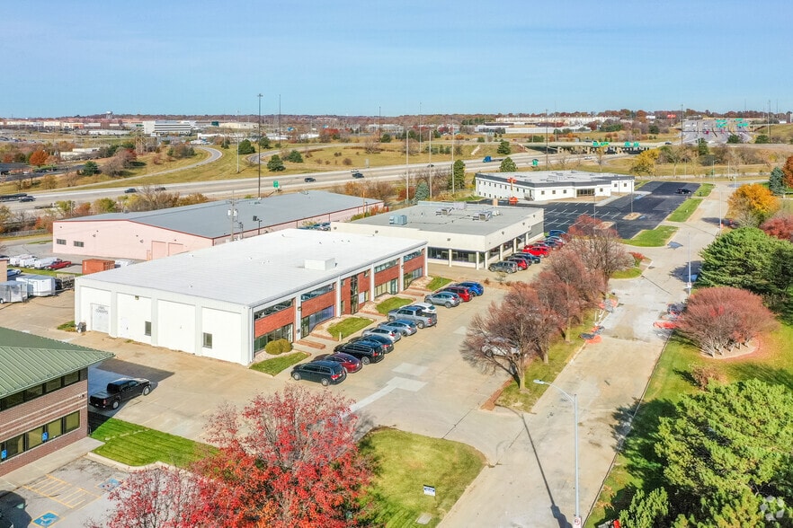 4928-4944 S 114th St, Omaha, NE for lease - Building Photo - Image 3 of 10