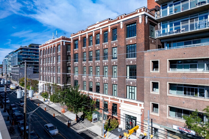 235 Carlaw Ave, Toronto, ON à louer - Photo du bâtiment - Image 2 de 6