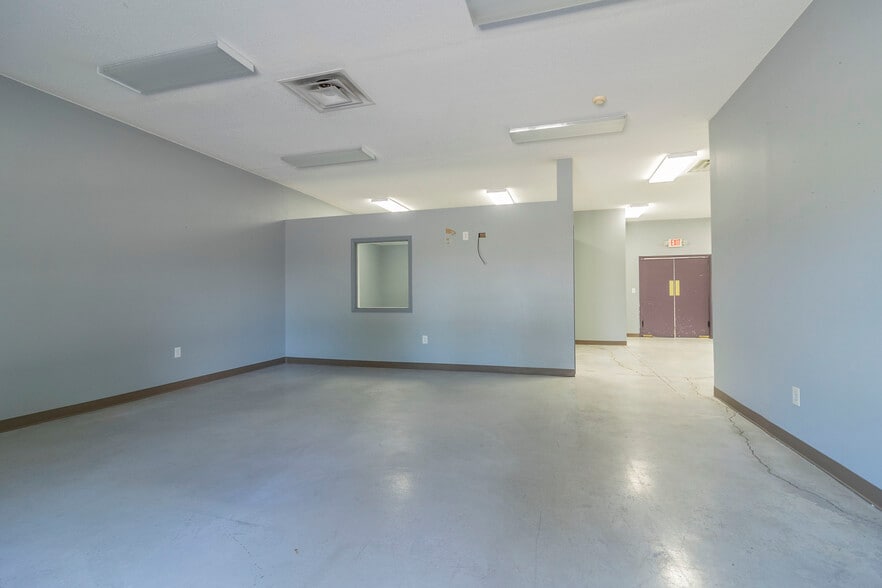 5801 Old Collinsville Rd, Fairview Heights, IL for lease - Interior Photo - Image 3 of 9