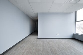 2921 Danforth Av, Toronto, ON à louer Photo intérieure- Image 2 de 9