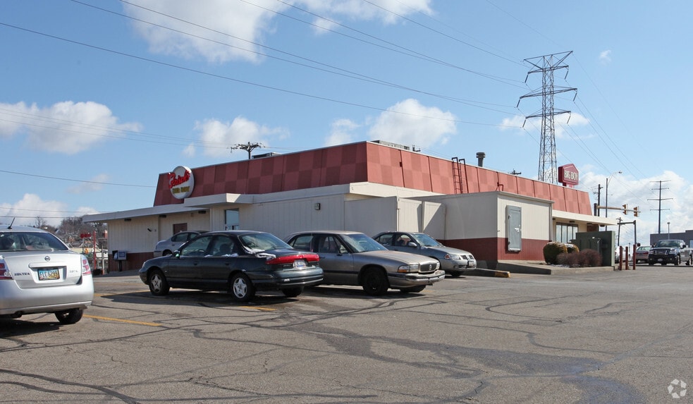 4765 Montgomery Rd, Cincinnati, OH for sale - Building Photo - Image 2 of 2