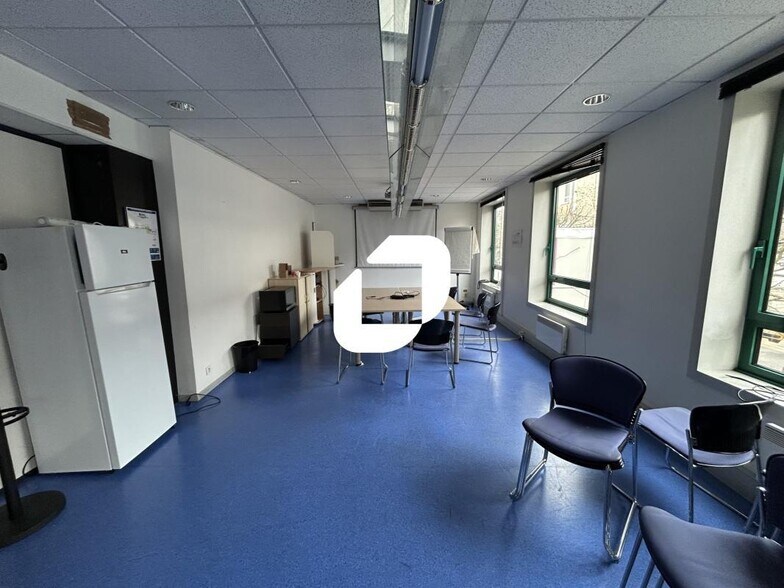 Bureau dans Melun à louer - Photo du bâtiment - Image 3 de 11