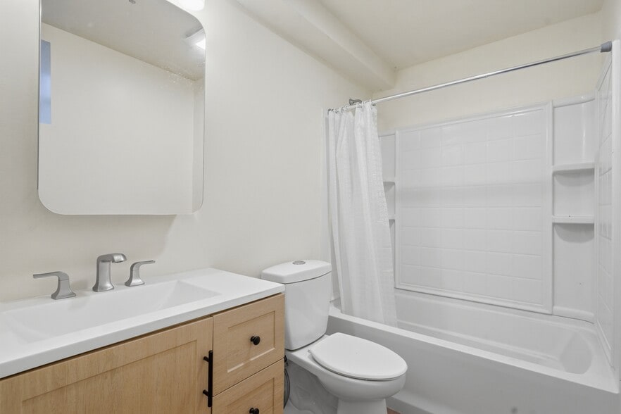 10 Eastman Ter, Poughkeepsie, NY à vendre - Photo du bâtiment - Image 3 de 39
