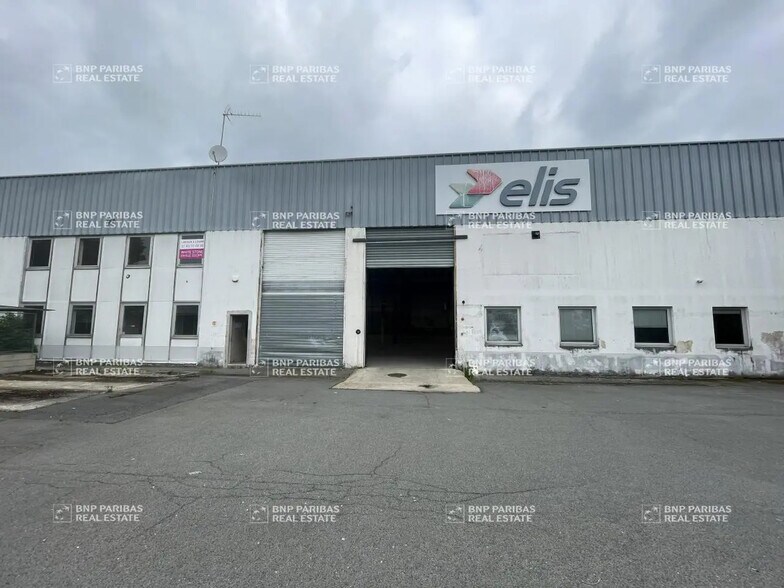 Flex in Plaisir for lease - Building Photo - Image 2 of 8