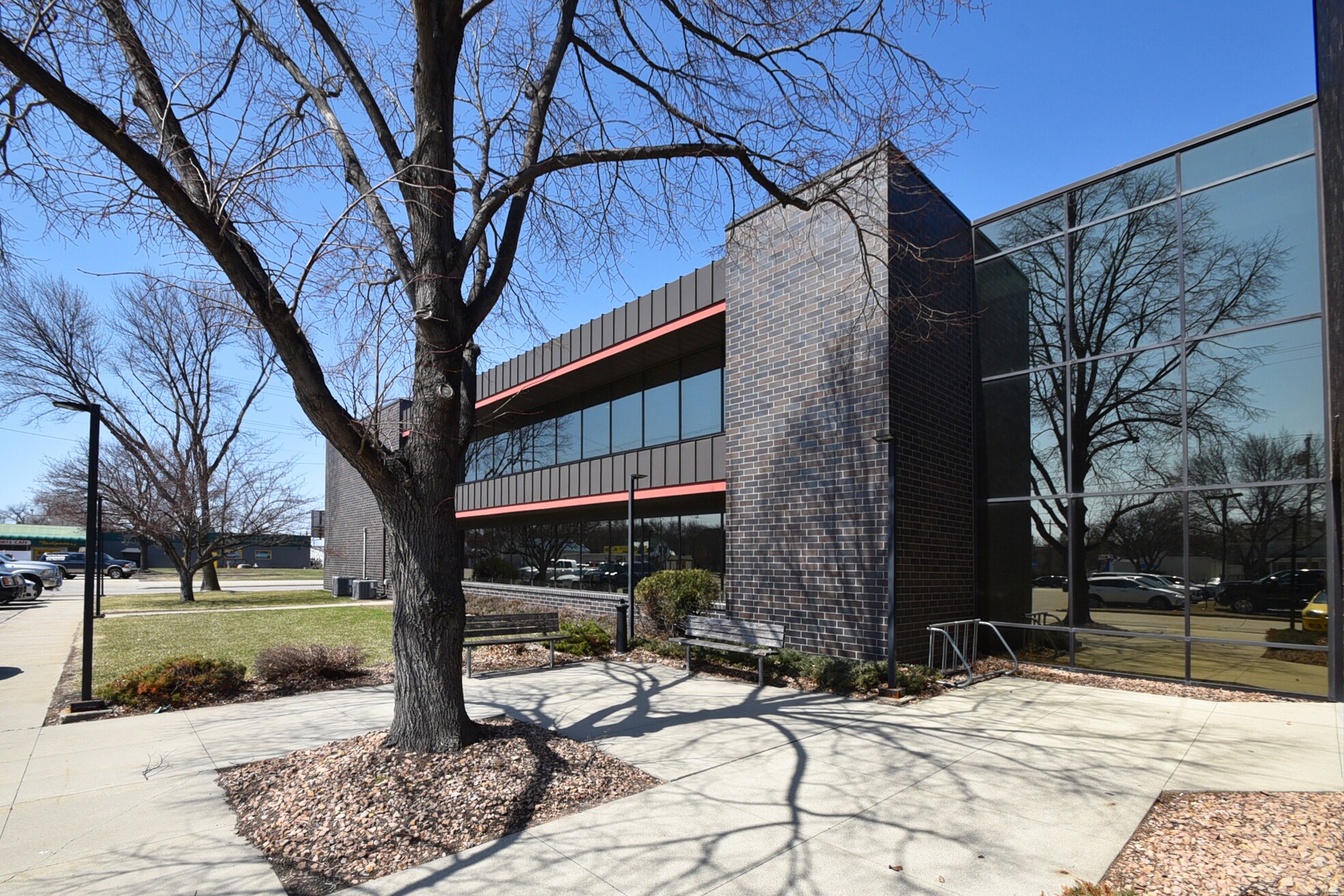 1220 Main Ave, Fargo, ND à vendre Photo du bâtiment- Image 1 de 4