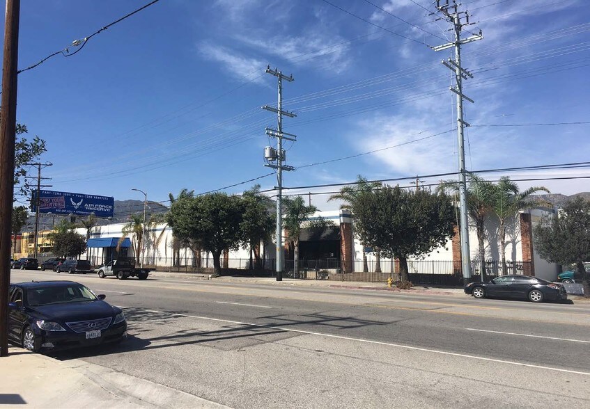 12777 Foothill Blvd, Sylmar, CA à vendre - Photo du bâtiment - Image 1 de 1