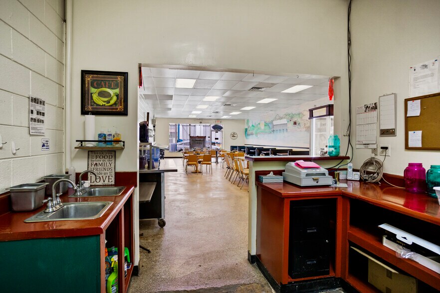 20737 Central Ave, Blountstown, FL à vendre - Photo intérieure - Image 3 de 33