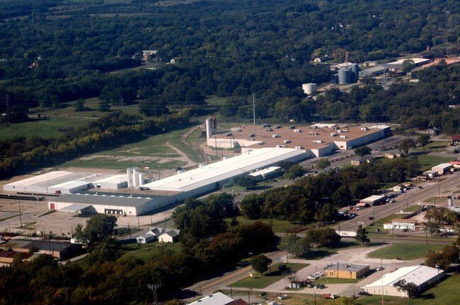 Plus de détails pour 800 E 2nd St, Bonham, TX - Industriel à louer