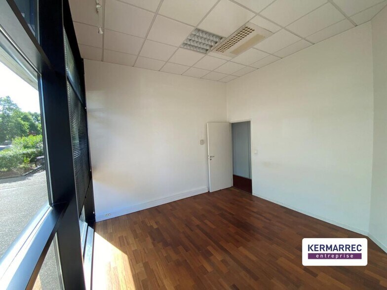 Office in Rennes for lease - Interior Photo - Image 2 of 12
