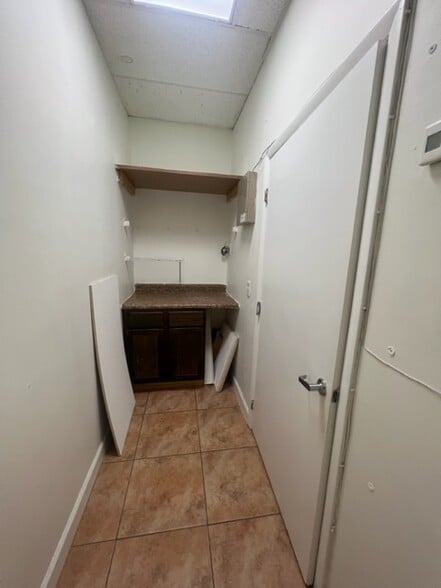 5580 W 16th Ave, Hialeah, FL for lease - Building Photo - Image 3 of 18