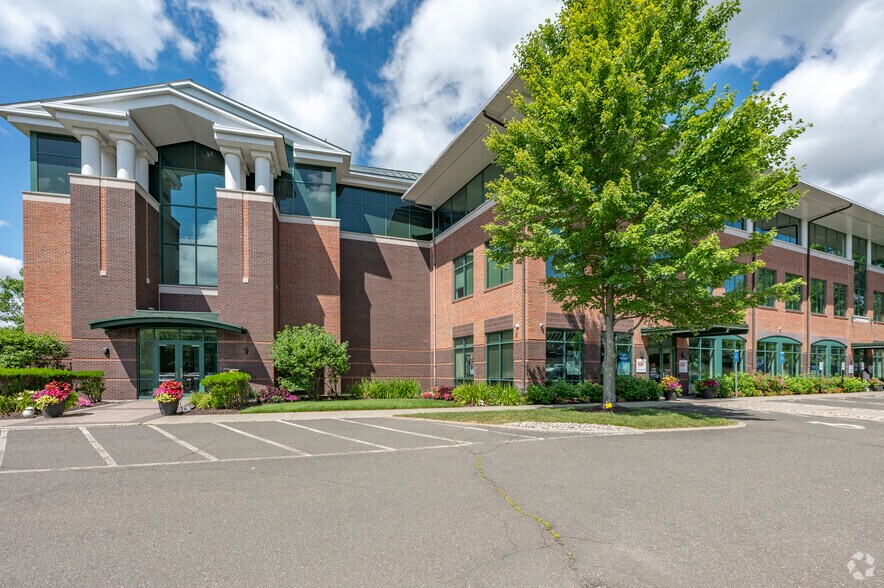 93 Lake Ave, Danbury, CT à louer - Photo du bâtiment - Image 3 de 33