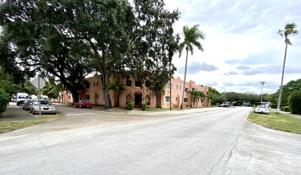 200 Azure Way, Miami Springs, FL for sale - Building Photo - Image 2 of 39