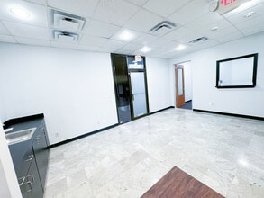 6430 Richmond Ave, Houston, TX for lease Building Photo- Image 2 of 4
