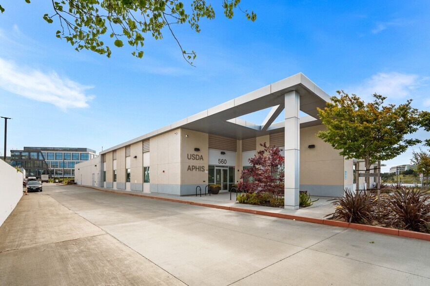 560 Eccles Ave, South San Francisco, CA à vendre - Photo du bâtiment - Image 1 de 45