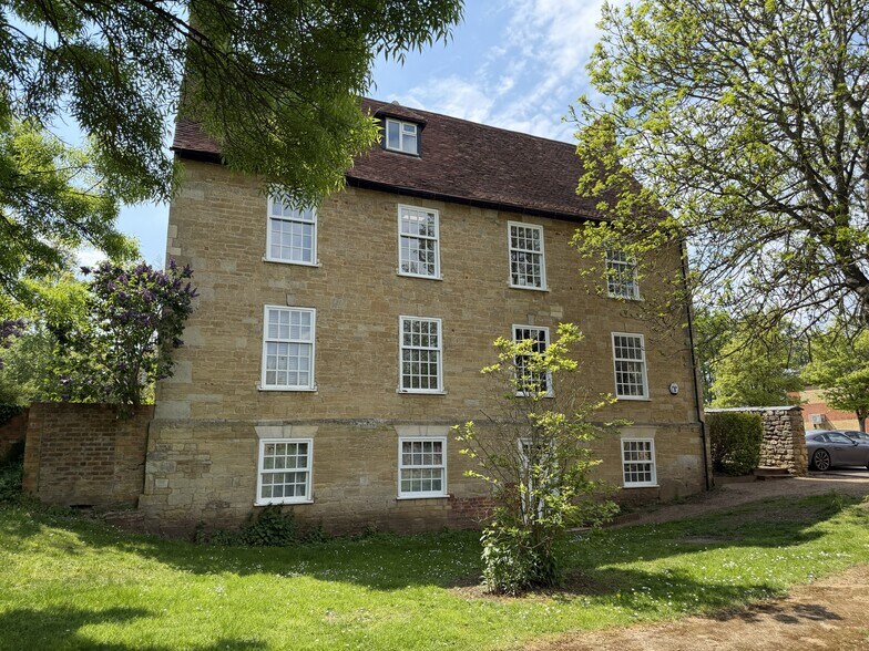 Stratford Rd, Milton Keynes à vendre - Photo du bâtiment - Image 3 de 4