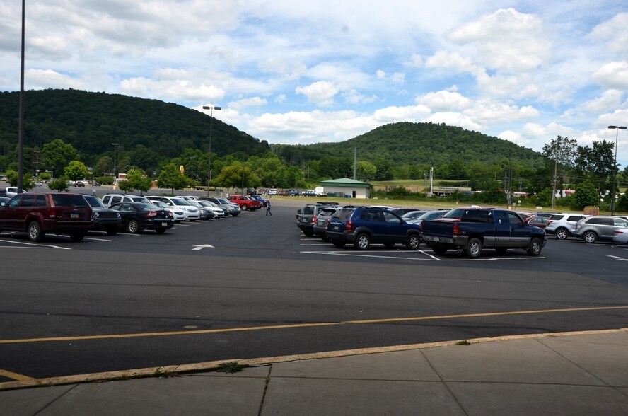 136-328 Ennis Ln, Towanda, PA à louer - Photo du bâtiment - Image 2 de 9