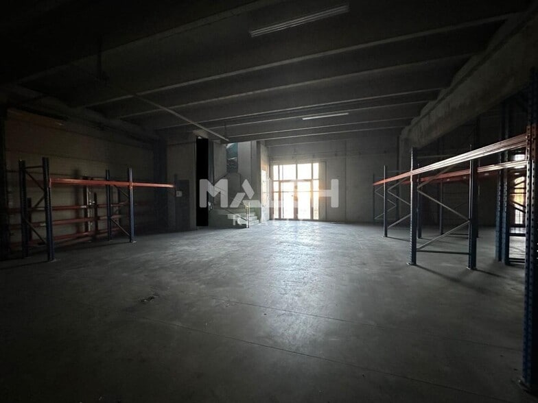 Flex in Anse for lease - Interior Photo - Image 3 of 6