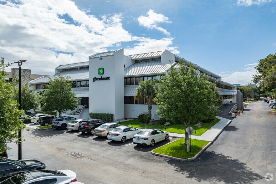 5301 N Federal Hwy, Boca Raton, FL à louer - Photo du bâtiment - Image 2 de 9
