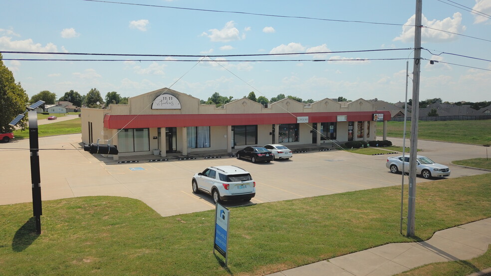 1200-1210 NW 12th St, Oklahoma City, OK for lease - Building Photo - Image 3 of 4