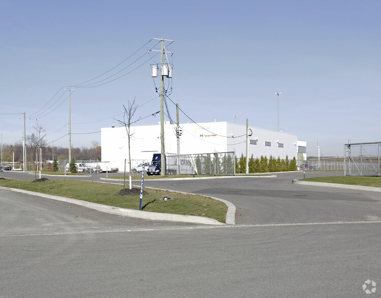 1570 Rue Nationale, Terrebonne, QC for sale - Building Photo - Image 2 of 3