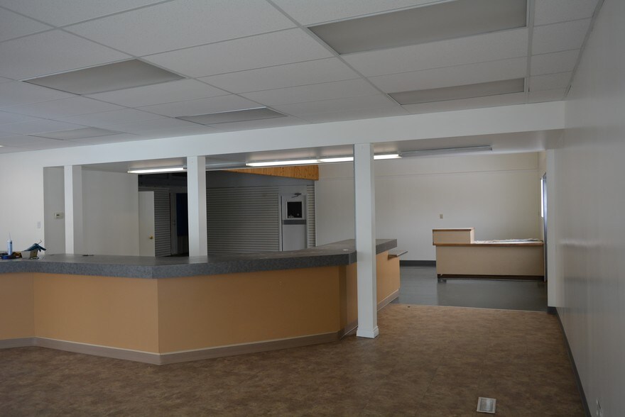 10123 95th Ave, Fort St John, BC for lease - Interior Photo - Image 3 of 8