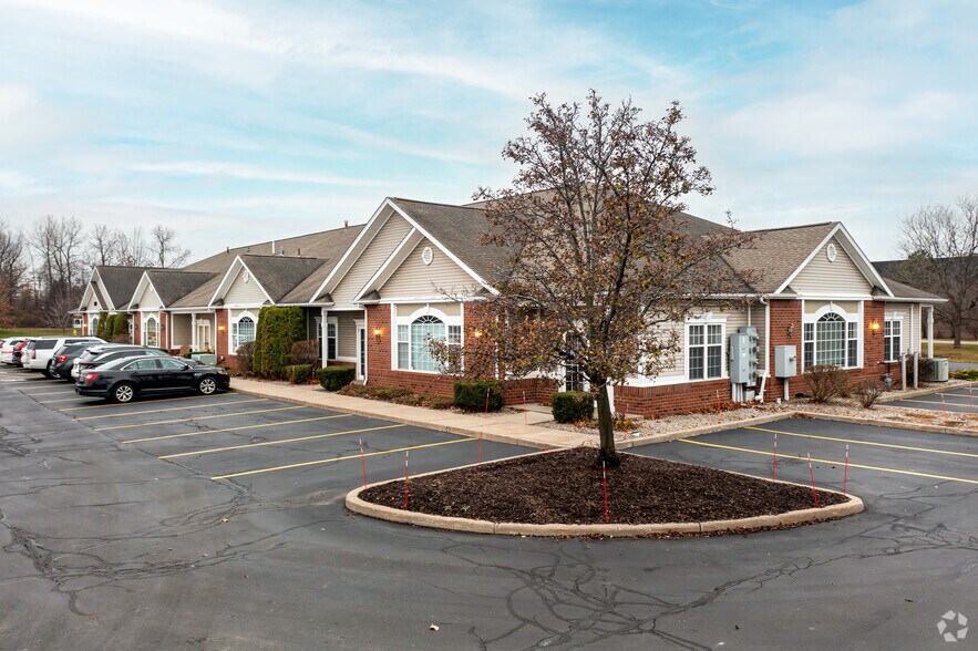 1120-1150 CROSSPOINTE Ln, Webster, NY à louer - Photo du bâtiment - Image 2 de 4