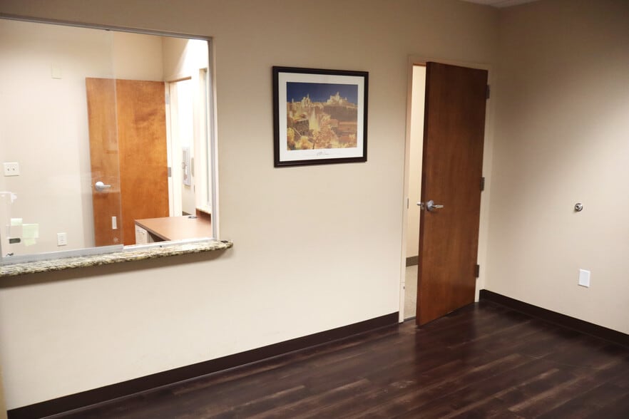 145 Kimel Park Dr, Winston-Salem, NC for lease - Building Photo - Image 2 of 19