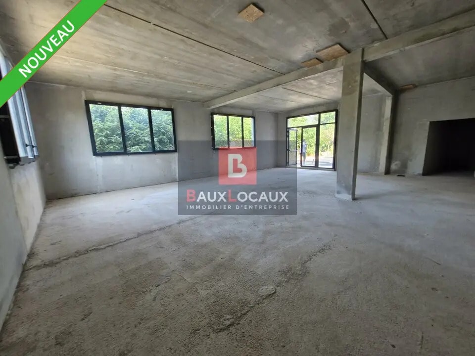 Retail in Aubagne for lease Interior Photo- Image 1 of 4