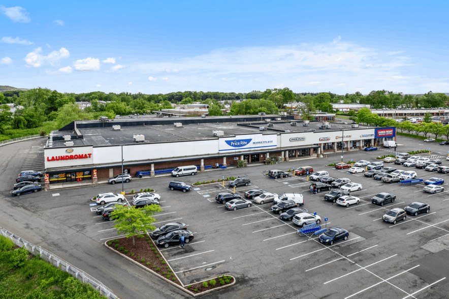 983 New Britain Ave, West Hartford, CT for lease - Building Photo - Image 1 of 3