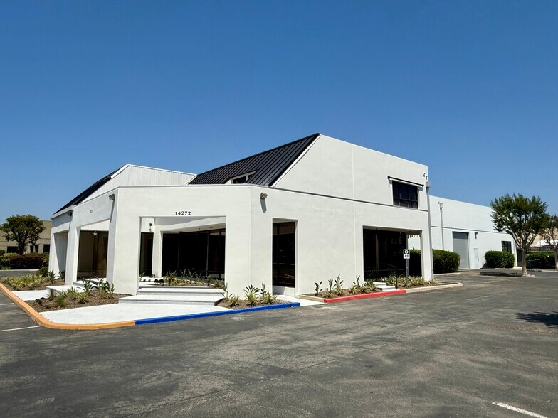 14272 Chambers Rd, Tustin, CA à vendre - Photo du bâtiment - Image 2 de 5