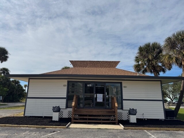 1675 N Atlantic Ave, Cocoa Beach, FL à louer Photo du bâtiment- Image 1 de 14