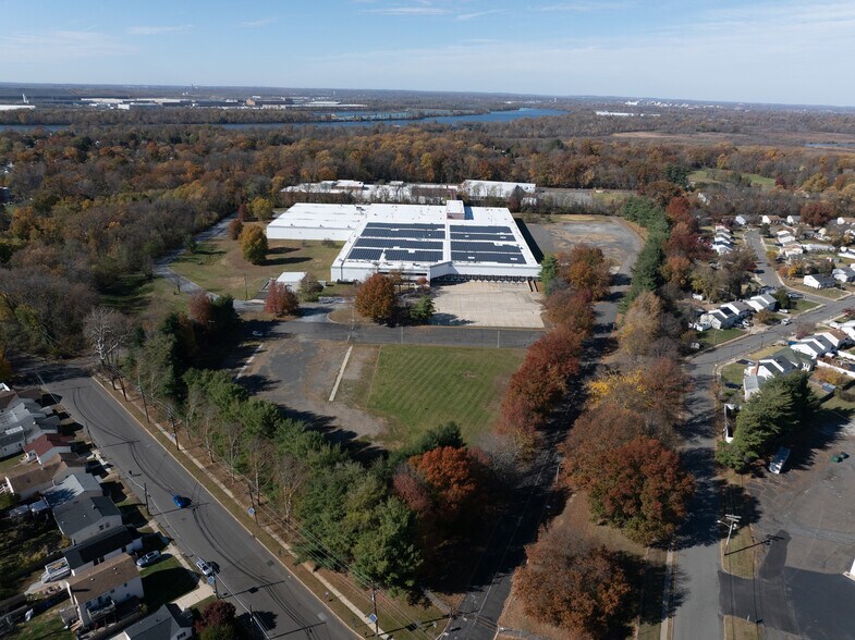 201 Elizabeth St, Bordentown, NJ à louer - Photo du bâtiment - Image 3 de 29