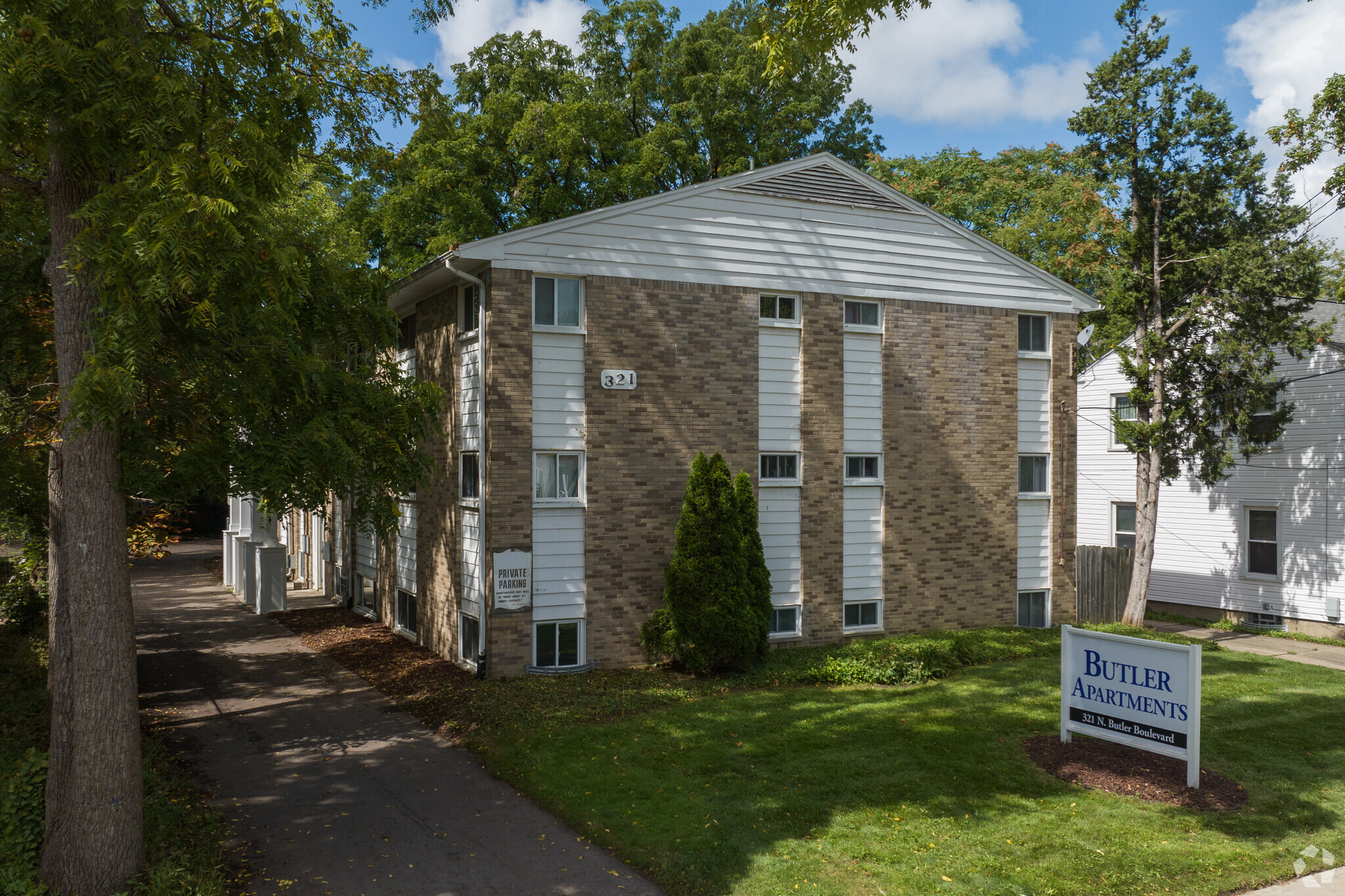 321 N Butler Blvd, Lansing, MI for sale Primary Photo- Image 1 of 17